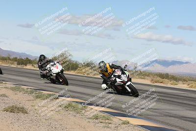 media/Nov-16-2025-Race Pace (Sun) [[8c5fa54630]]/Non Verified Riders (1st 20 Minutes)/3-Turn 3 Inside (11am)/